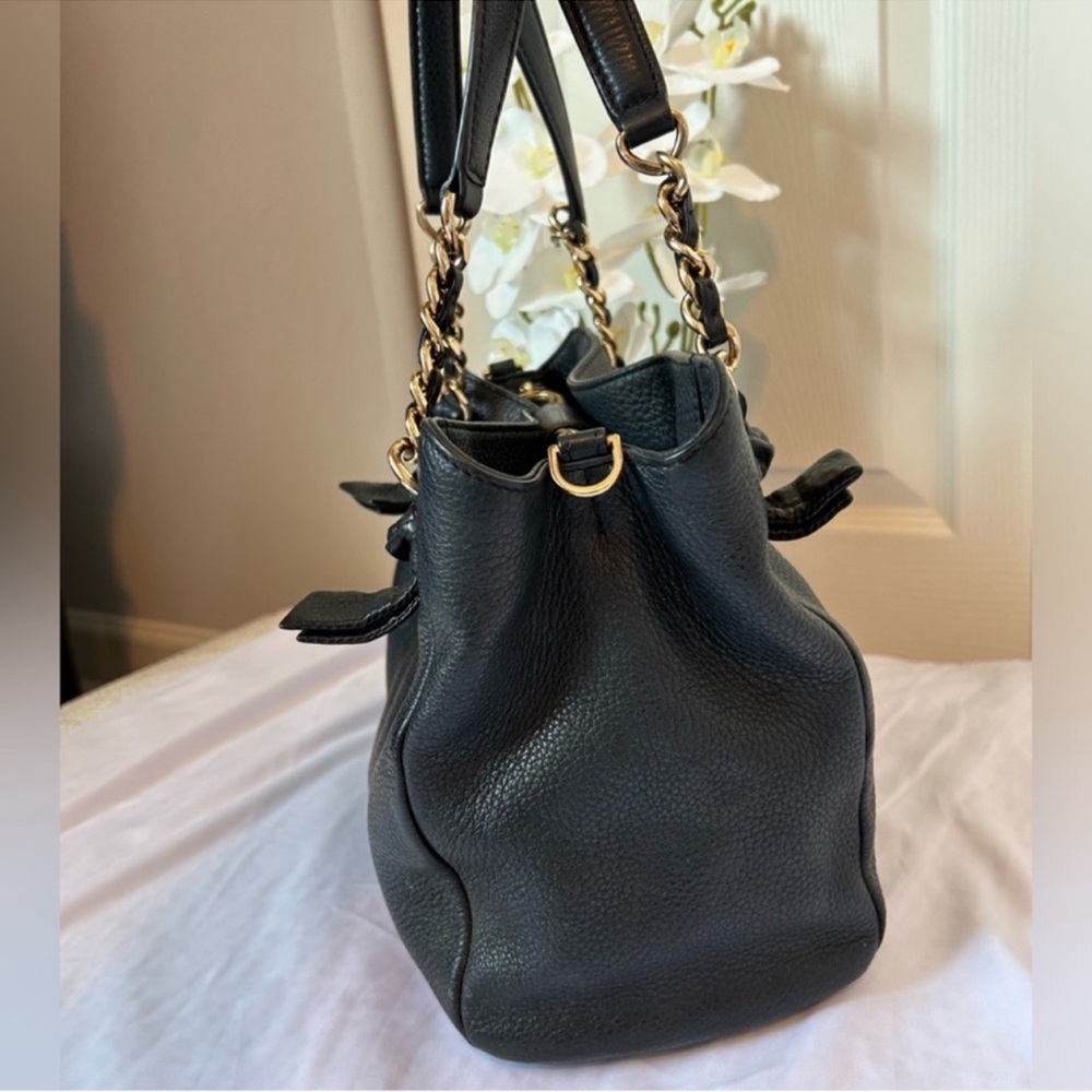Tory Burch Black Leather Shoulder Bag with Gold Accents - Picture 10 of 16